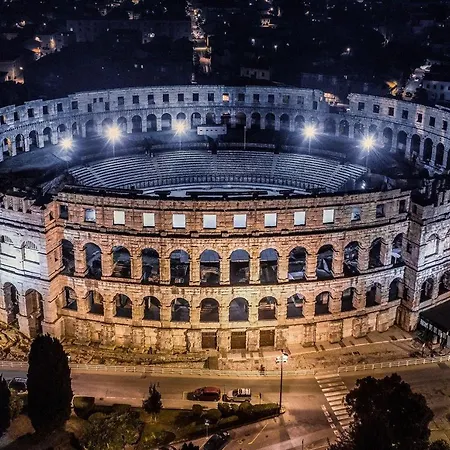 House July * Galižana