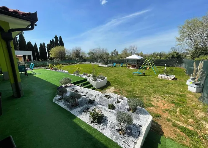 Βίλα House July Galižana