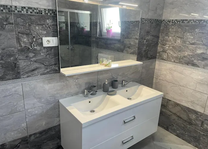 House July * Galižana